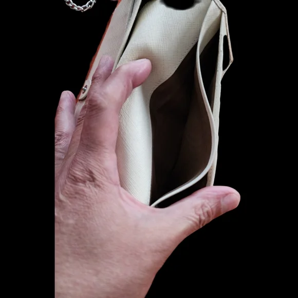 Vintage Salvatore Ferragamo Cream White Leather Wallet - Picture 7 of 10